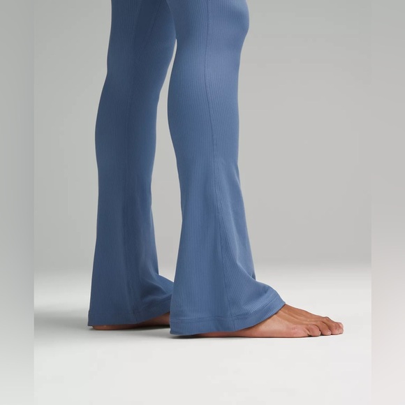 lululemon Align™ High-Rise Ribbed Mini-Flare Pant SIZE 6 (worn once) - Picture 4 of 5